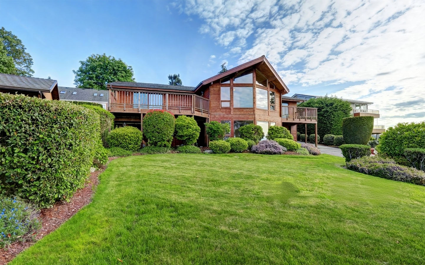 Well-maintained Ottawa residential lawn and garden with healthy grass, clean edges, and mulch beds